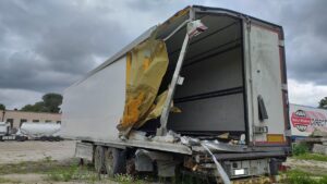 ООО «Транс-Мороз» постоянно ремонтирует изотермические фургоны полуприцепов-рефрижераторов, пострадавших в результате ДТП. - Транс-Мороз 6