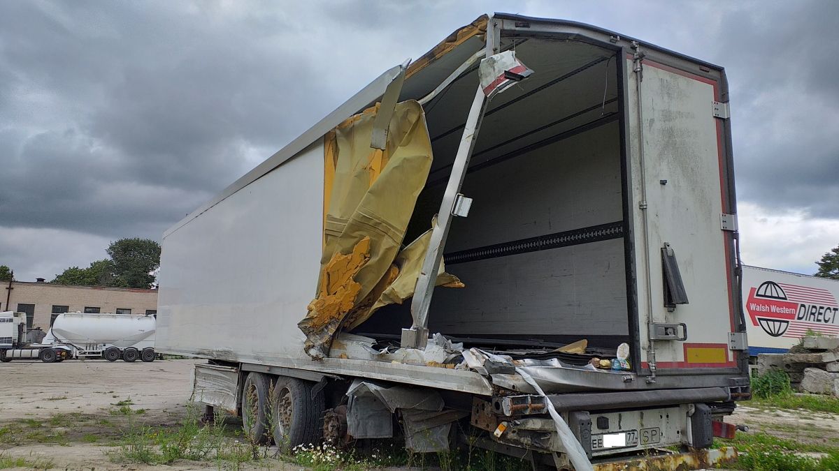 ООО «Транс-Мороз» постоянно ремонтирует изотермические фургоны полуприцепов-рефрижераторов, пострадавших в результате ДТП. — Транс-Мороз 6