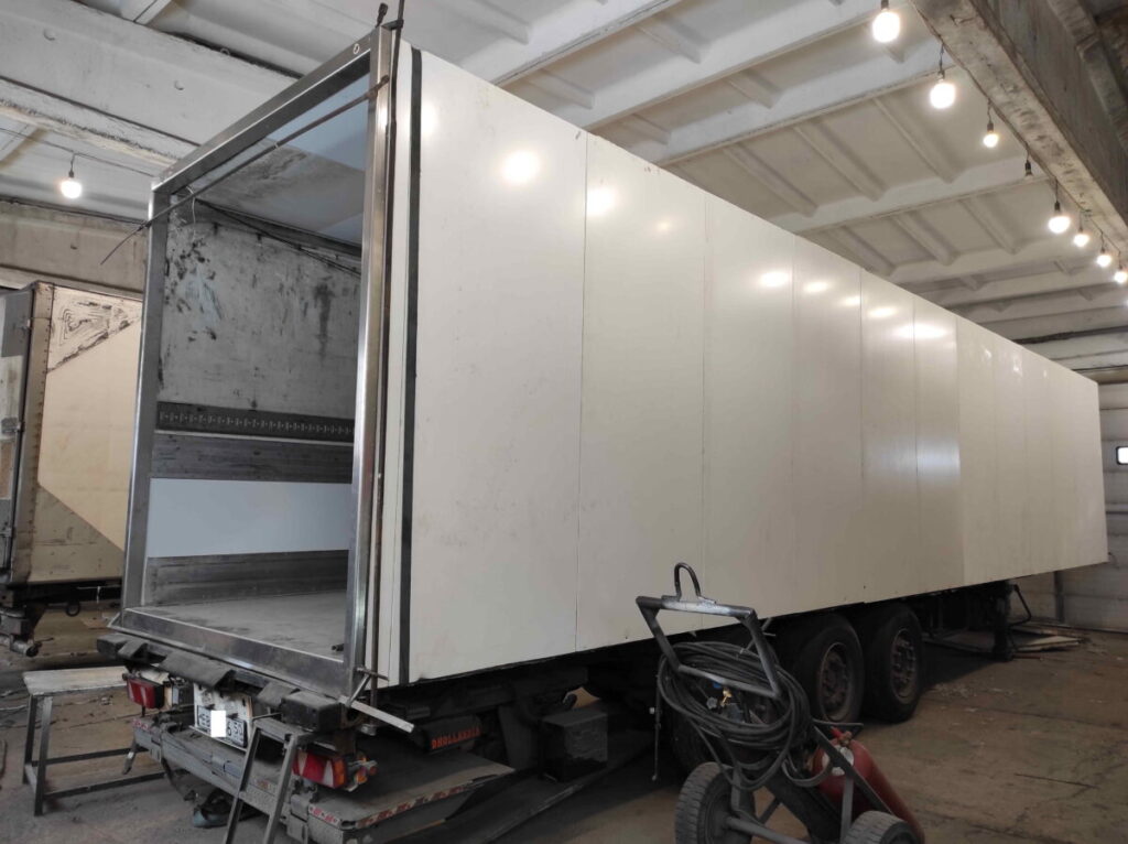 ООО «Трансмороз» осуществляет ремонт любой сложности фургонов грузовых автомобилей и полуприцепов - ТрансМороз 5