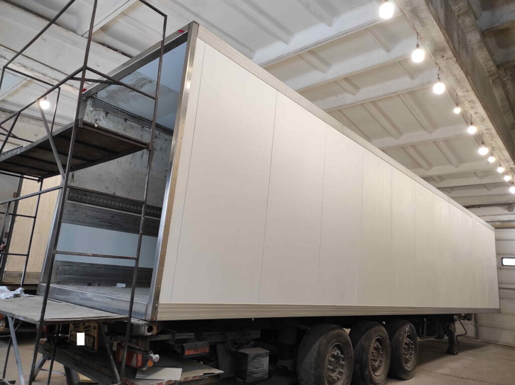 ООО «Трансмороз» осуществляет ремонт любой сложности фургонов грузовых автомобилей и полуприцепов - ТрансМороз 6