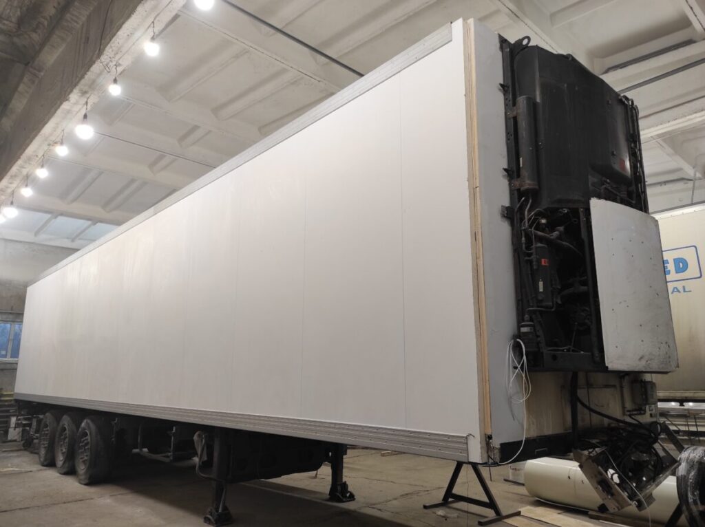 ООО «Трансмороз» осуществляет ремонт любой сложности фургонов грузовых автомобилей и полуприцепов - ТрансМороз 7